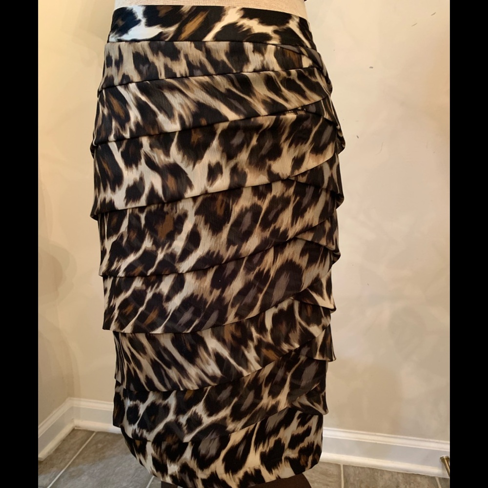 Worthington animal print versatile skirt size 10 with rear pleat